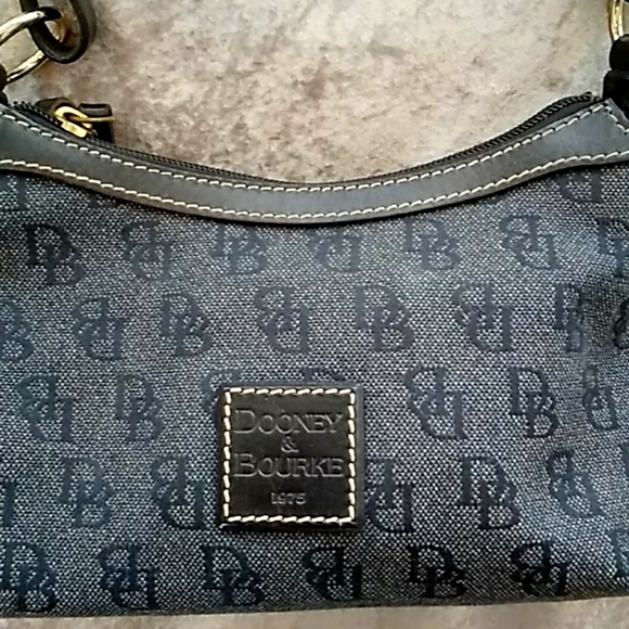 Dooney & Bourke Purse - Picture 1 of 12